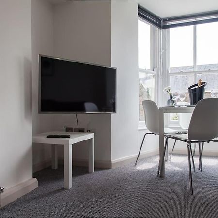 Stunning 2 Bed Apartment With Sea Views, 펜젠스 외부 사진