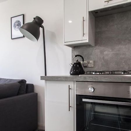 Stunning 2 Bed Apartment With Sea Views, 펜젠스 외부 사진