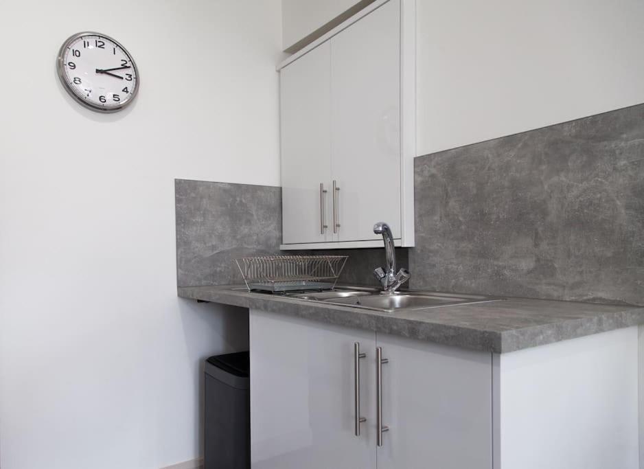 Stunning 2 Bed Apartment With Sea Views, 펜젠스 외부 사진