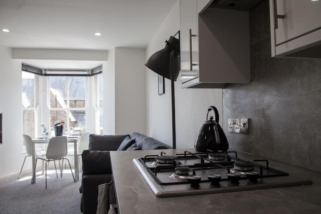 Stunning 2 Bed Apartment With Sea Views, 펜젠스 외부 사진