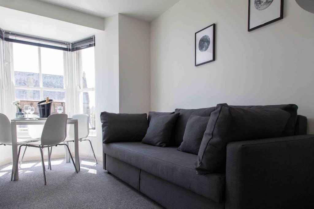 Stunning 2 Bed Apartment With Sea Views, 펜젠스 외부 사진