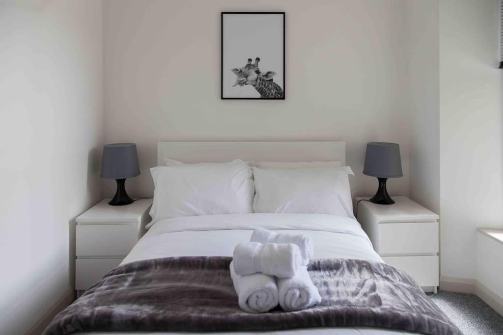 Stunning 2 Bed Apartment With Sea Views, 펜젠스 외부 사진