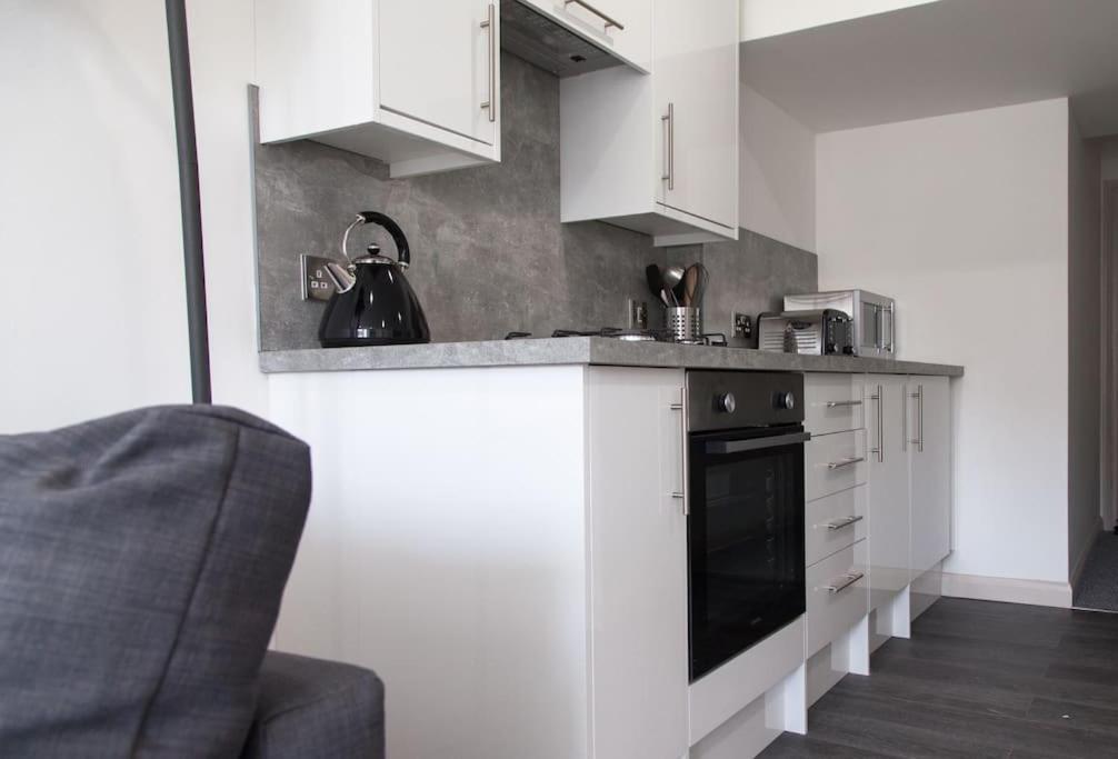 Stunning 2 Bed Apartment With Sea Views, 펜젠스 외부 사진