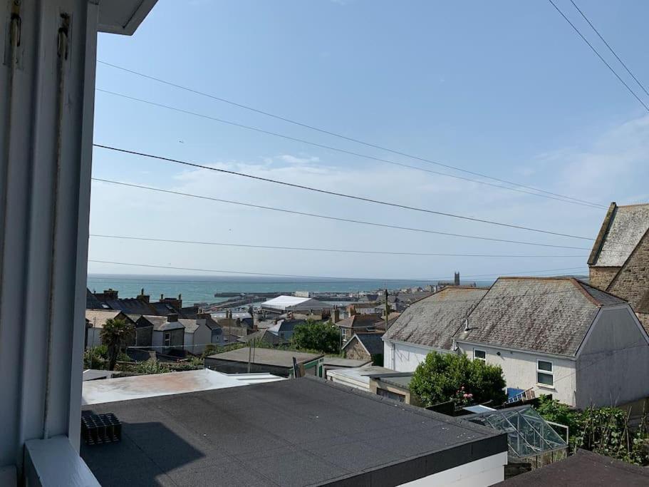 Stunning 2 Bed Apartment With Sea Views, 펜젠스 외부 사진